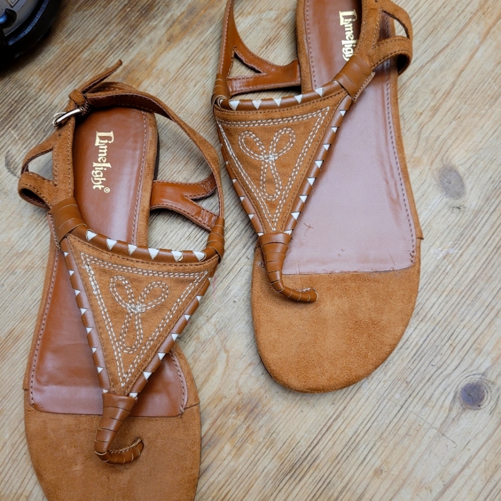 Flat Sandles by Lime Light size 8